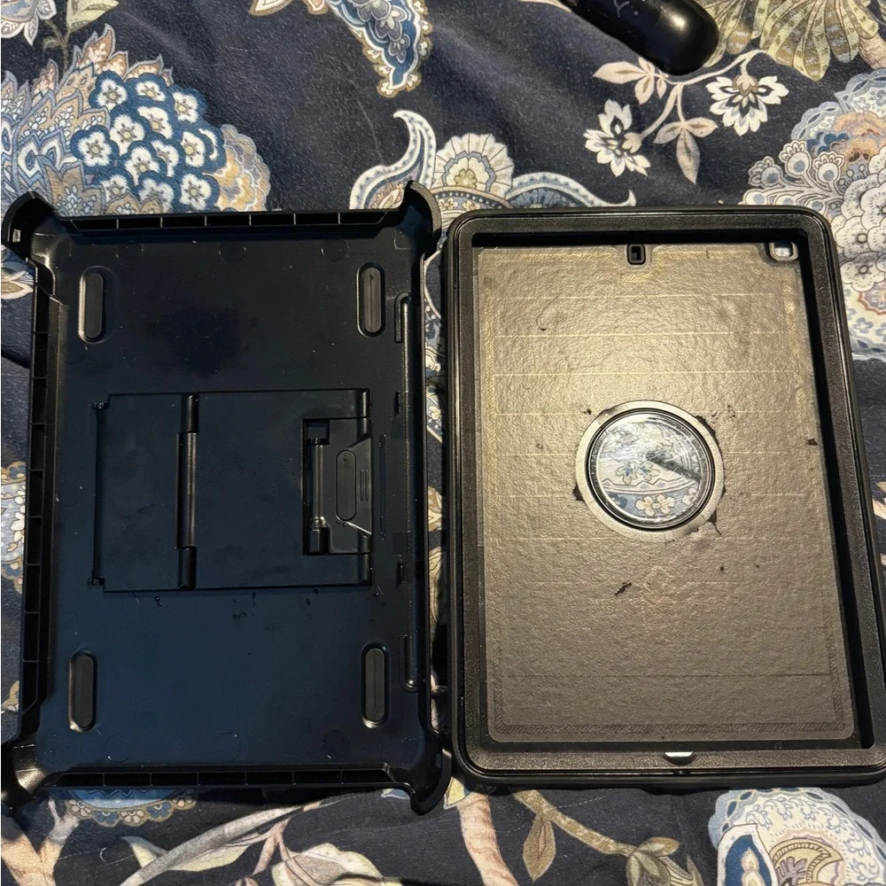 OtterBox Defender 10.2